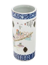 A Chinese Famille Rose Porcelain Hatstand