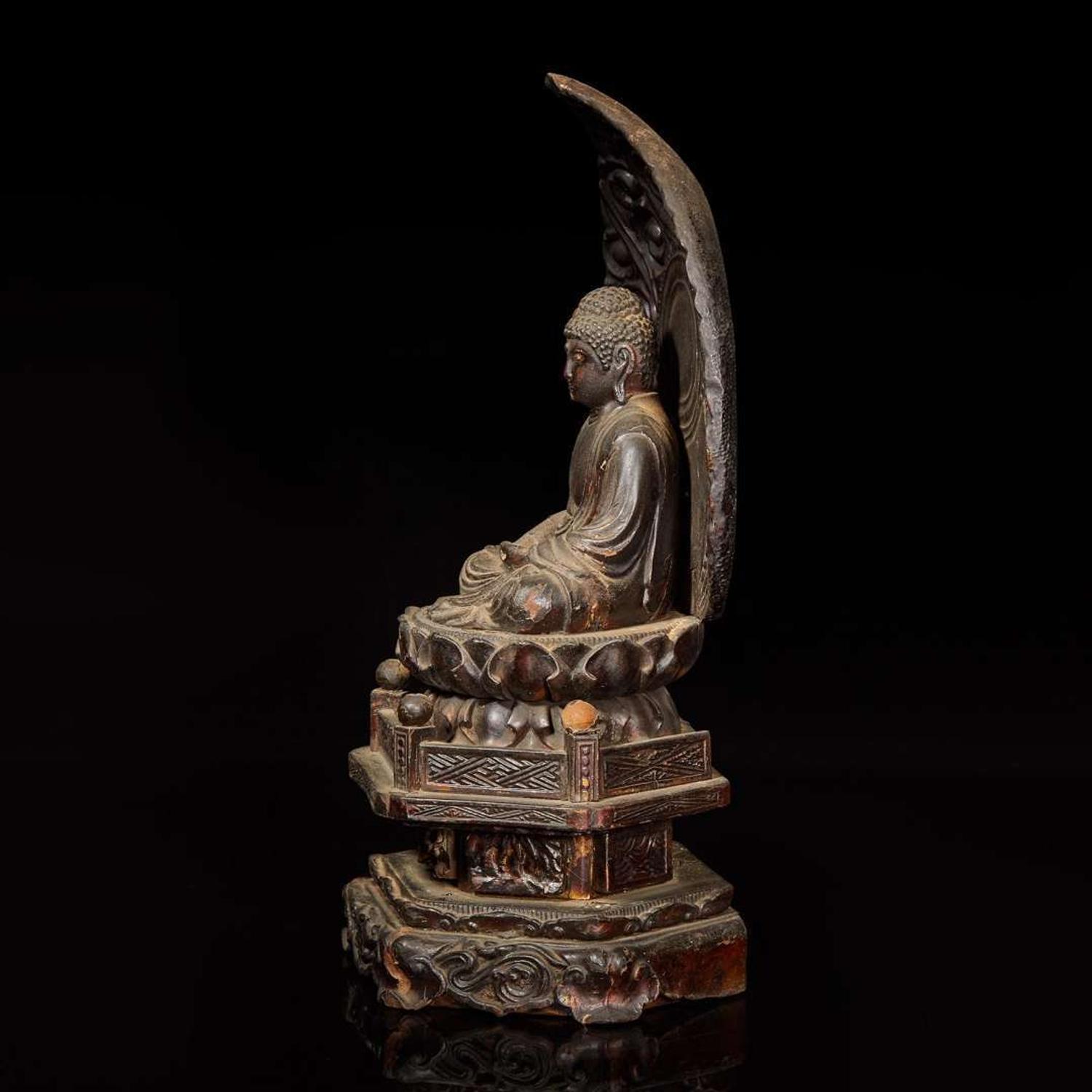 A Japanese lacquered wood figure of Buddha Nyorai 大日如來佛加漆木像 Edo period (1603-1857) ??