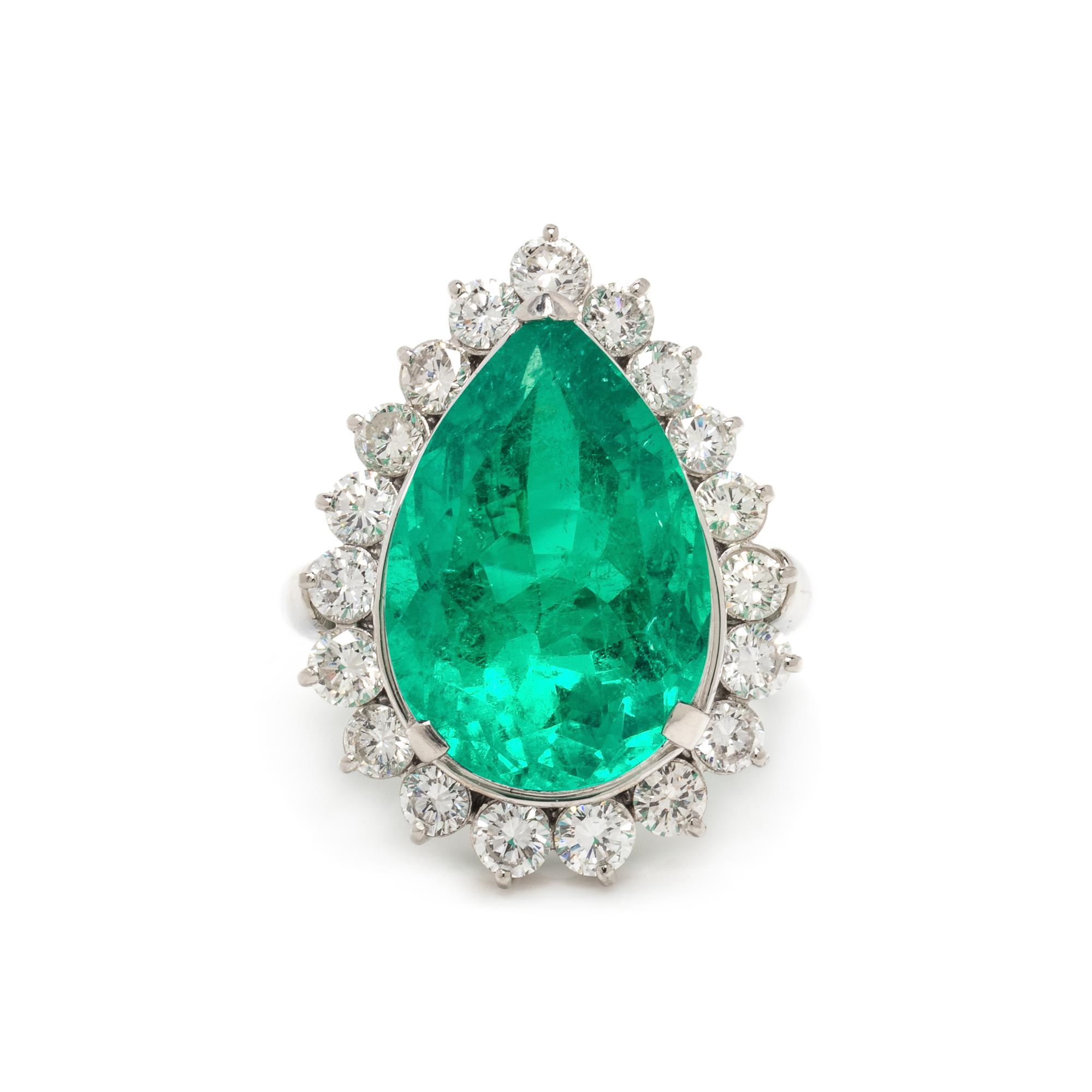 EMERALD AND DIAMOND RING