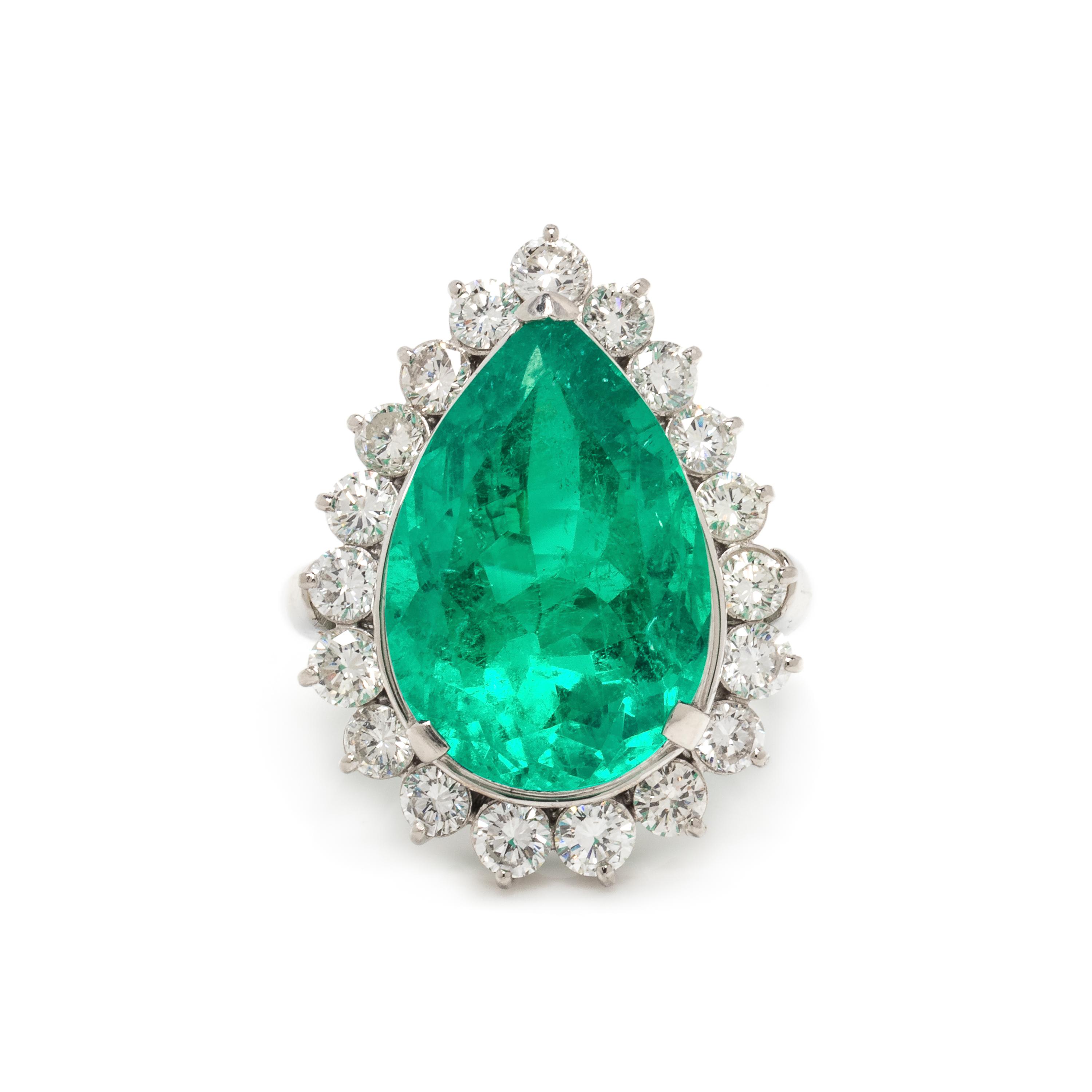 EMERALD AND DIAMOND RING