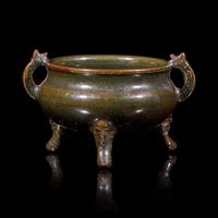 A Chinese Green Glazed Tripod Censer, Qing Dynasty 清 綠釉三足爐