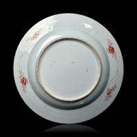 A Chinese Famille Verte 'Deer and Crane' Charger, Kangxi Period 清康熙 五彩鶴鹿同春圖盤