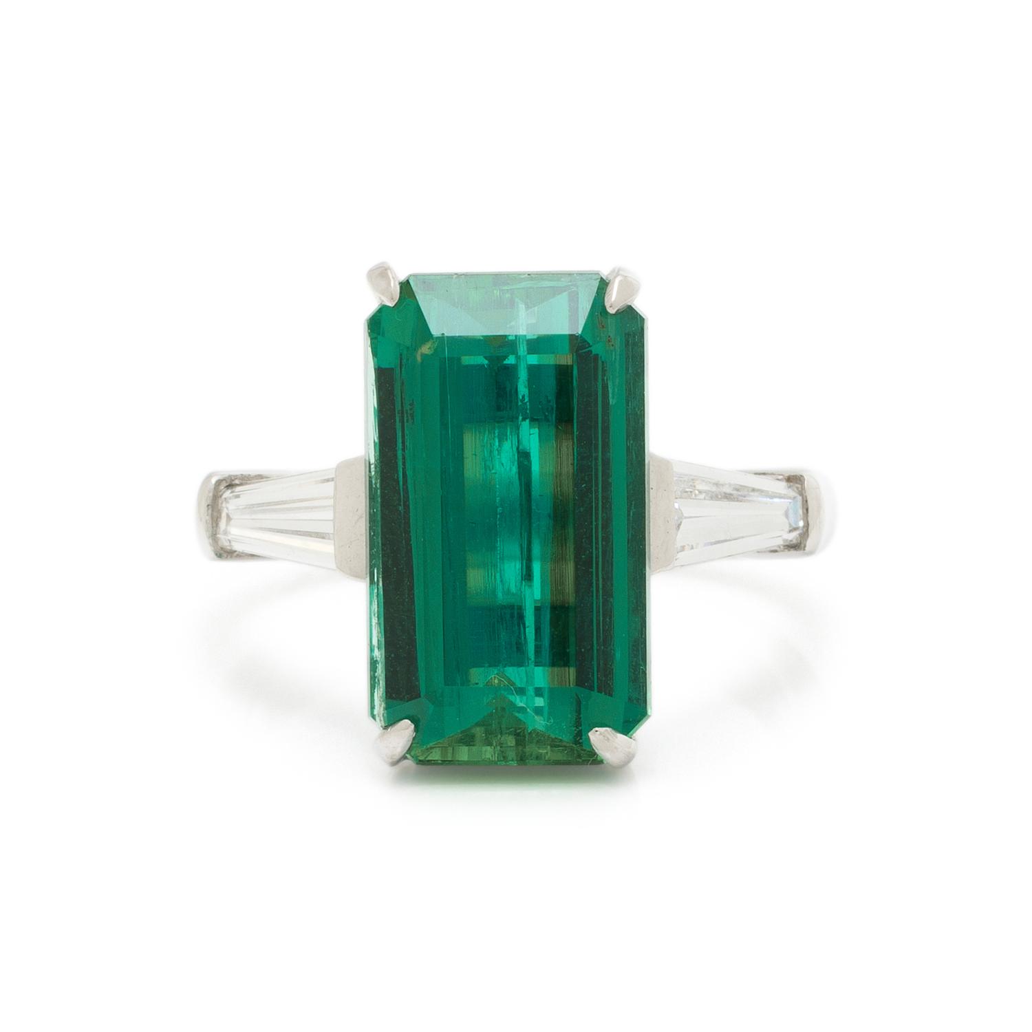 EMERALD AND DIAMOND RING