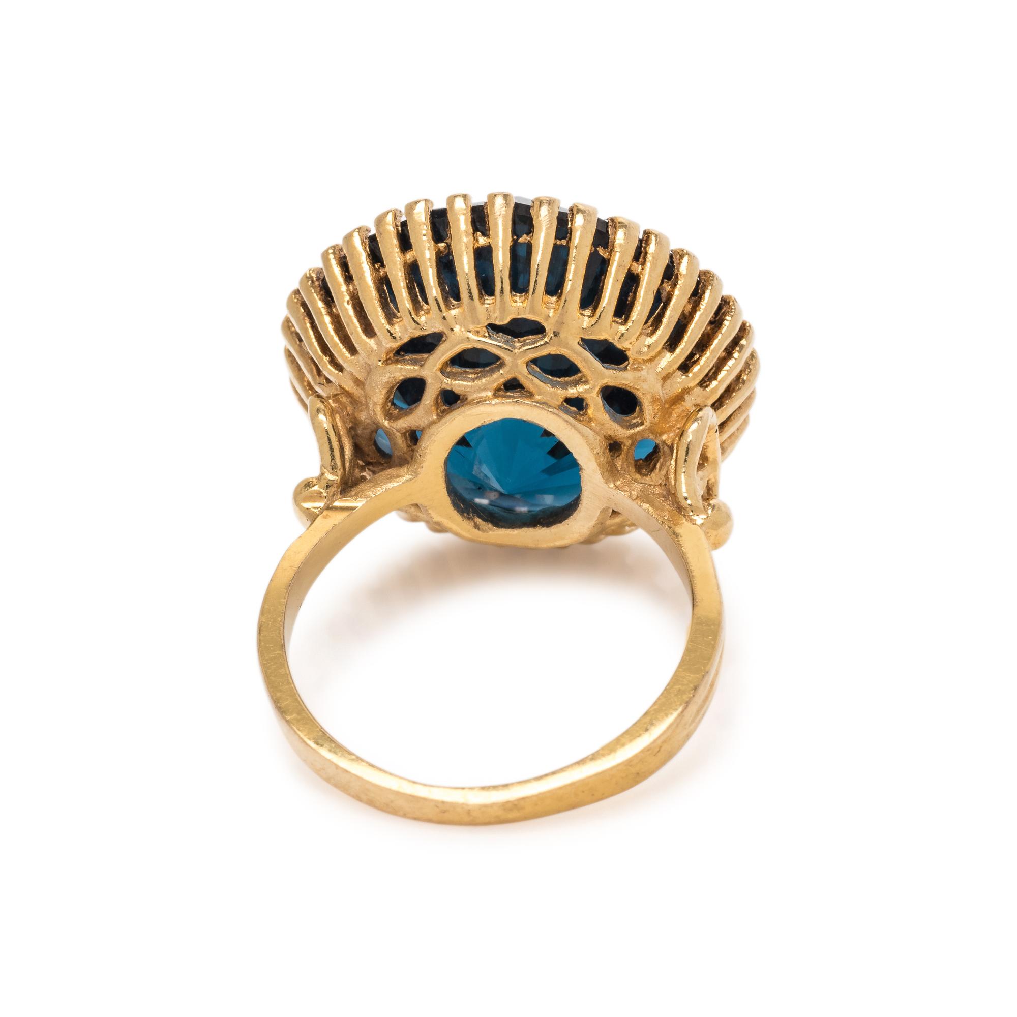 YELLOW GOLD AND SYNTHETIC SPINEL RING