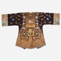 A Chinese finely-embroidered lady's surcoat 刺绣女史外套 Qing dynasty, 19th/early 20th century ? ????????