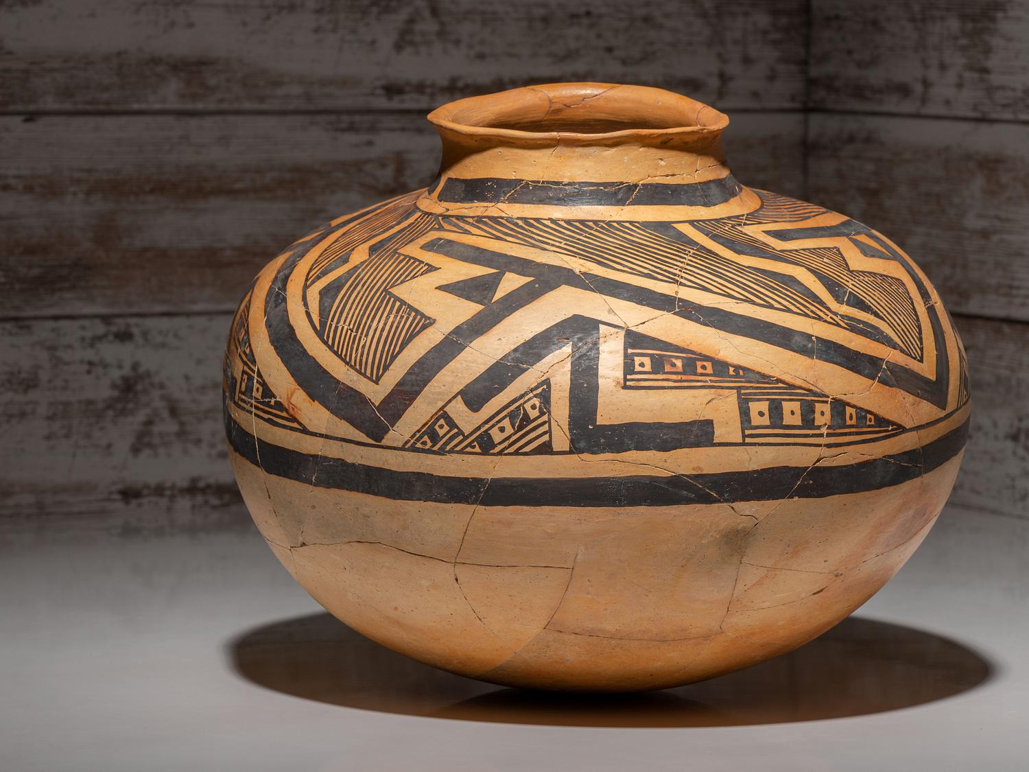 Ancestral Pueblo, Jeddito Black-on-Yellow Pottery Olla