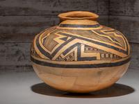 Ancestral Pueblo, Jeddito Black-on-Yellow Pottery Olla
