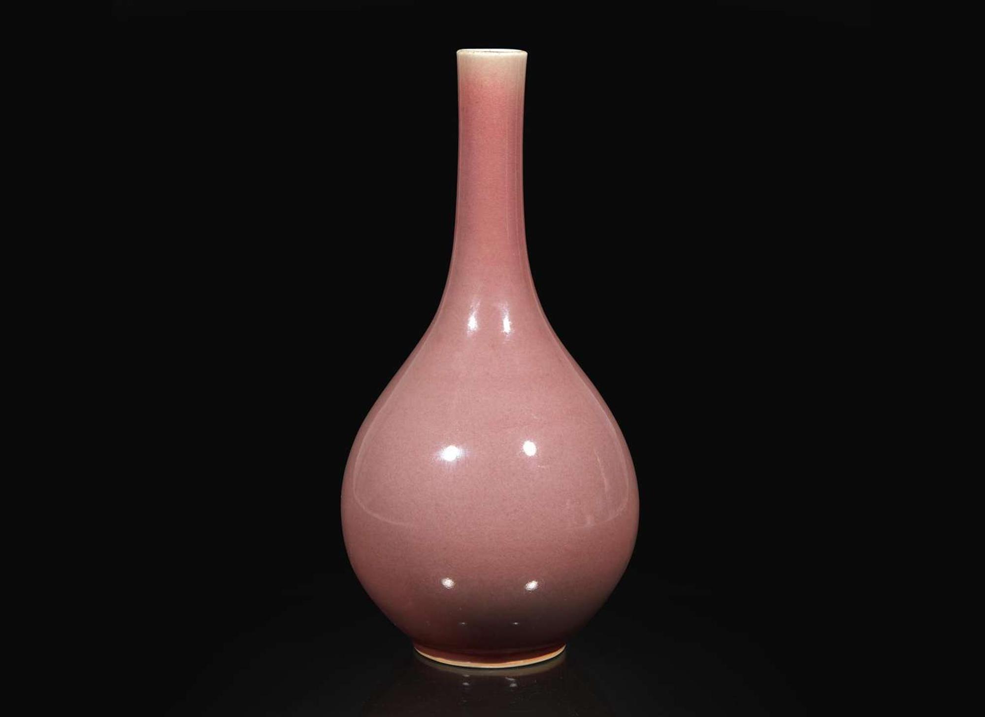 A Chinese copper-red glazed bottle vase, 18th to early 19th century 釉裡紅長頸瓶, 十八至十九世紀初