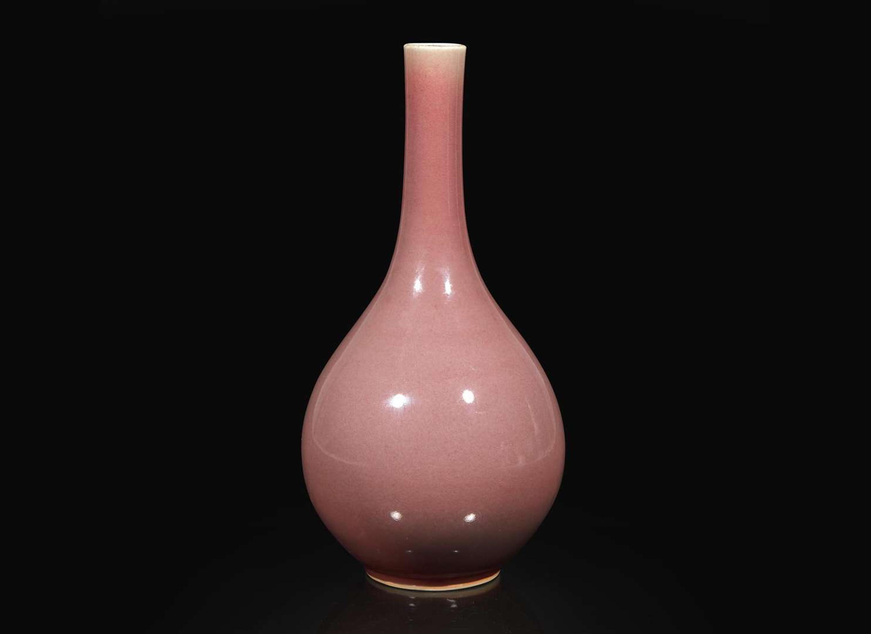 A Chinese copper-red glazed bottle vase, 18th to early 19th century 釉裡紅長頸瓶, 十八至十九世紀初
