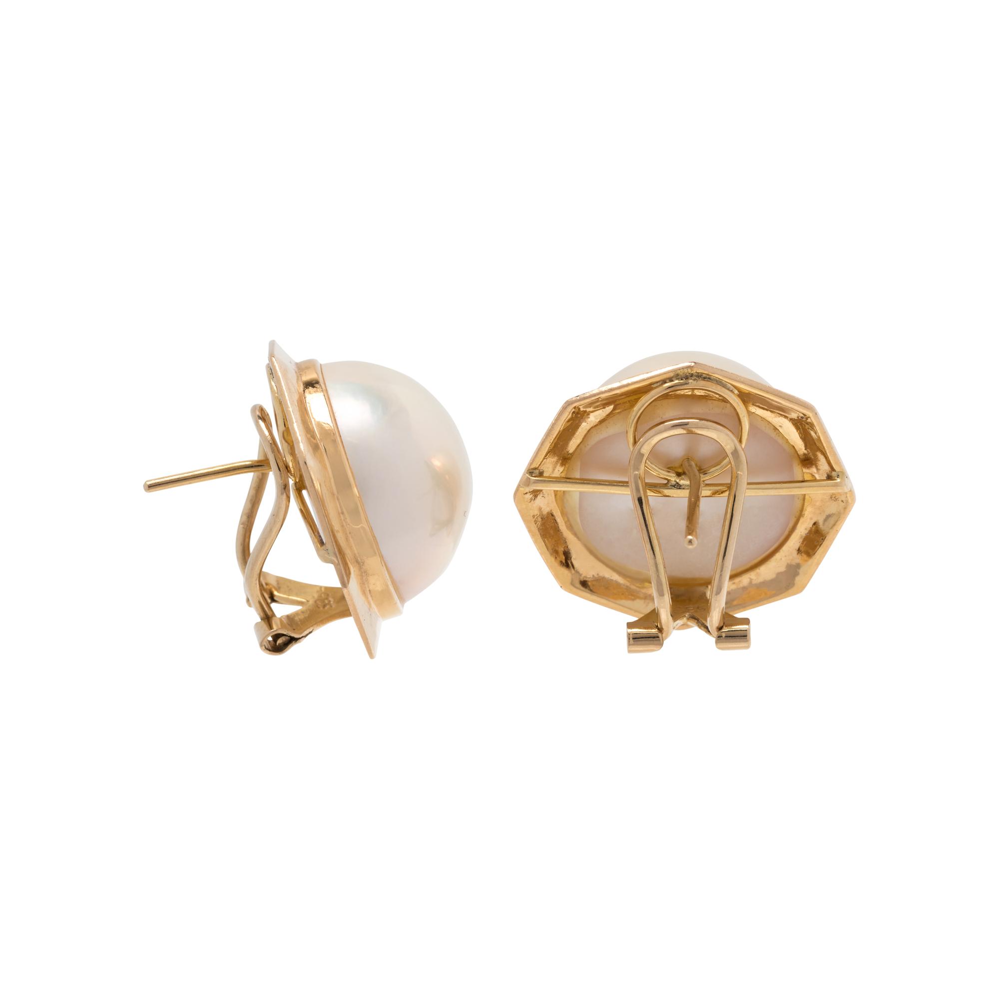 YELLOW GOLD AND CULTURED MABE PEARL EARCLIPS