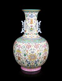 A Chinese Famille Rose Porcelain Vase