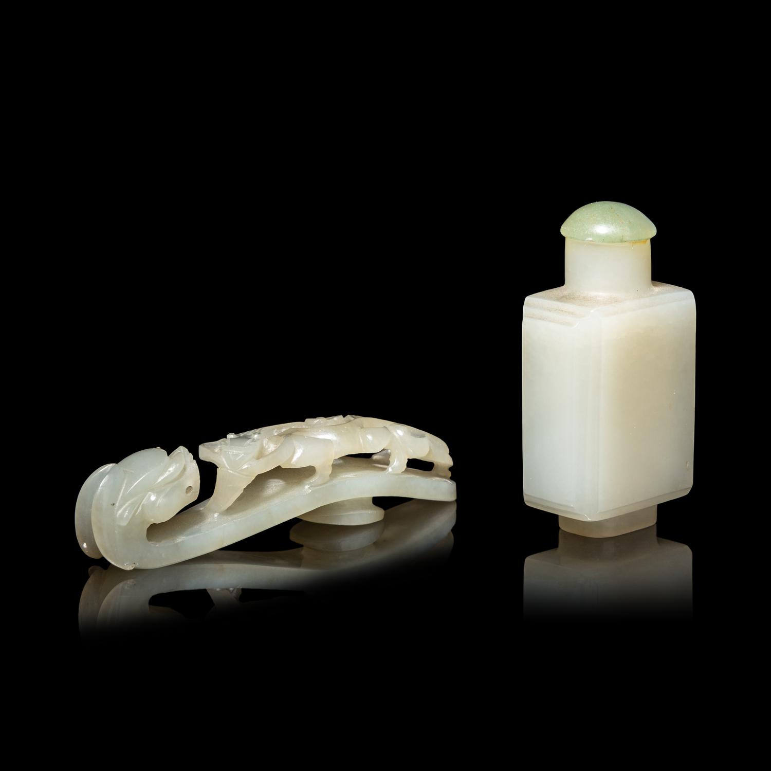 Two Chinese Pale Celadon Jade Scholar's Objects, 18th/19th Century 清中期 青白玉龍鈎及素面鼻烟壺
