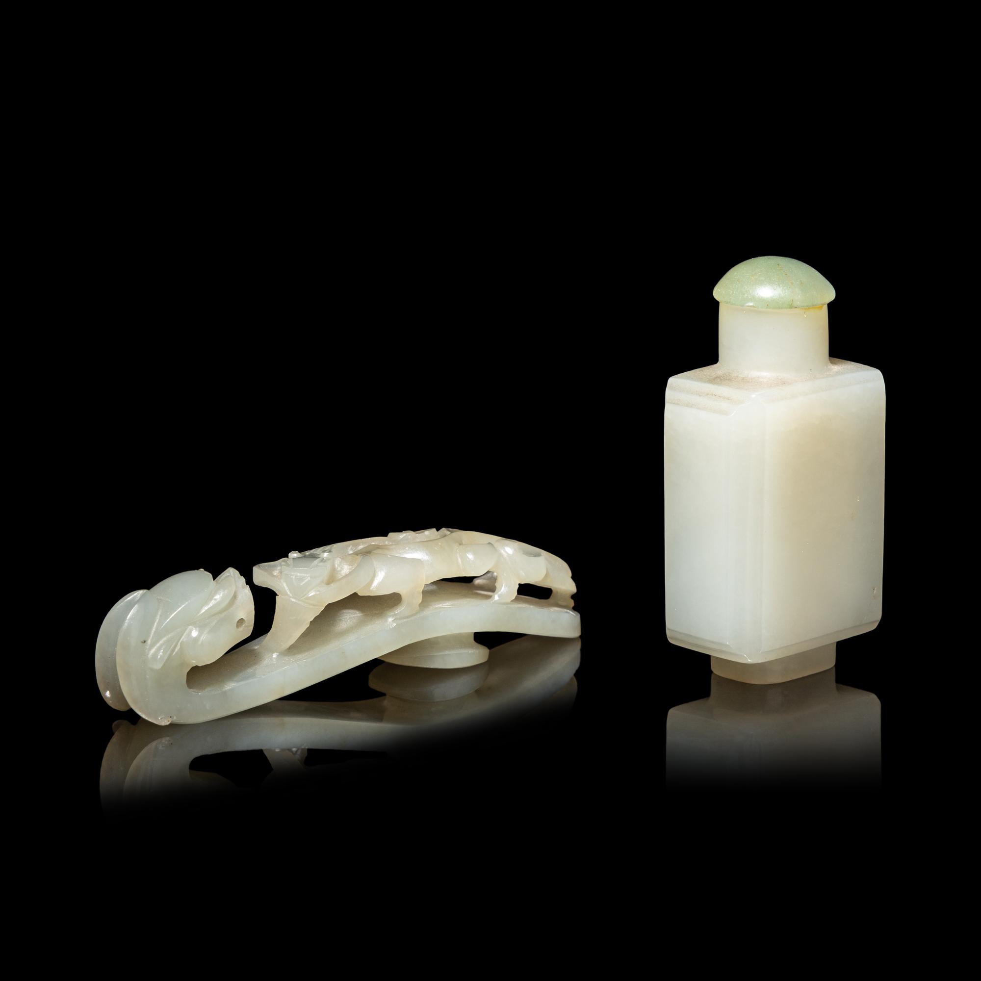 Two Chinese Pale Celadon Jade Scholar's Objects, 18th/19th Century 清中期 青白玉龍鈎及素面鼻烟壺