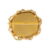 YELLOW GOLD AND CORAL BROOCH