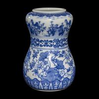 A Japanese Blue and White 'Flora and Fauna' Porcelain Vase by Makuzu Kozan (1842-1916) 宮川香山製青花花鳥圖賞瓶