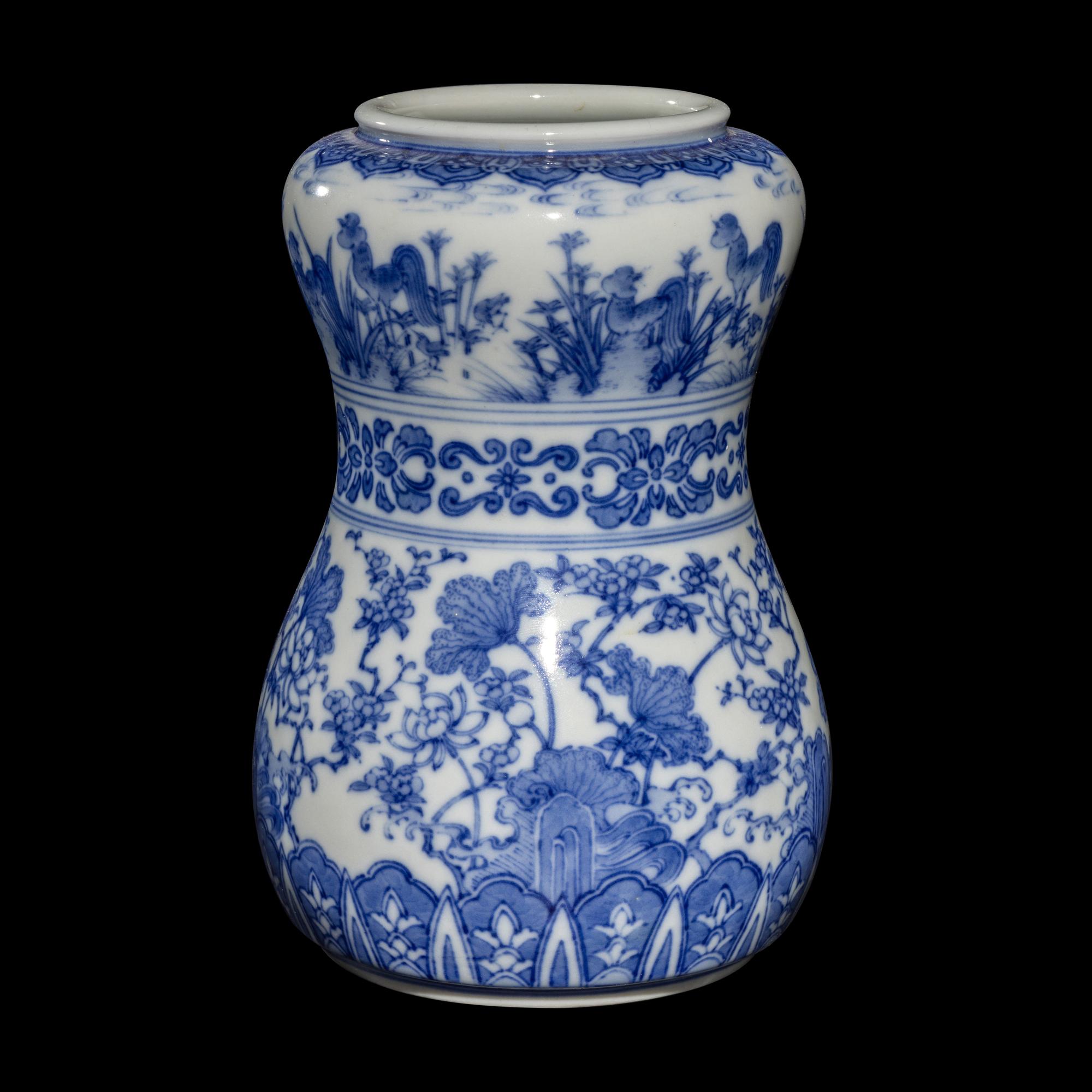 A Japanese Blue and White 'Flora and Fauna' Porcelain Vase by Makuzu Kozan (1842-1916) 宮川香山製青花花鳥圖賞瓶