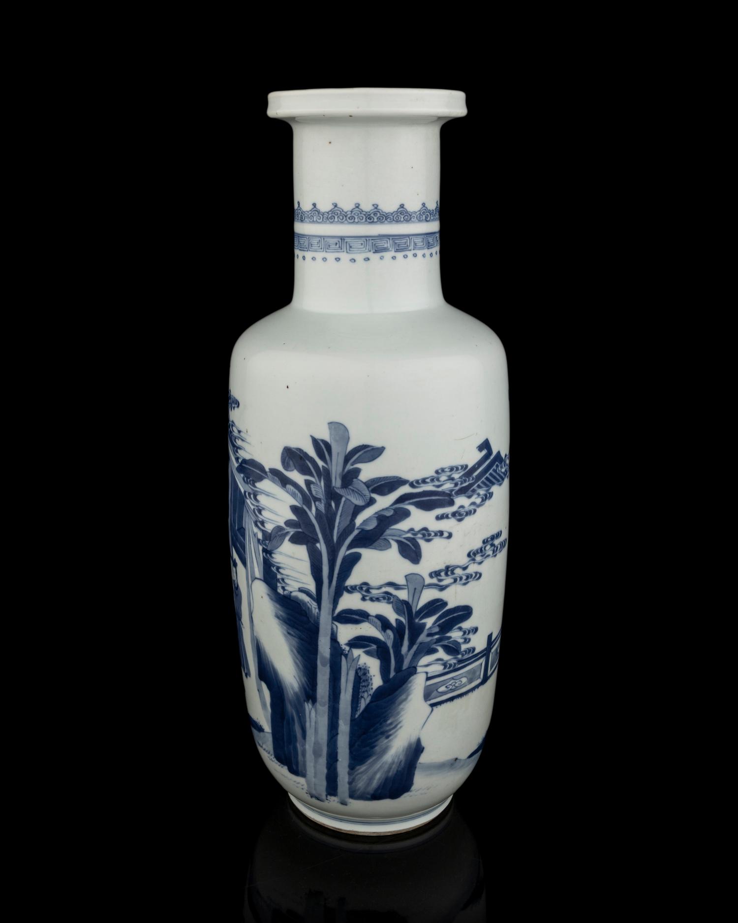 A Chinese Blue and White Porcelain Rouleau Vase
