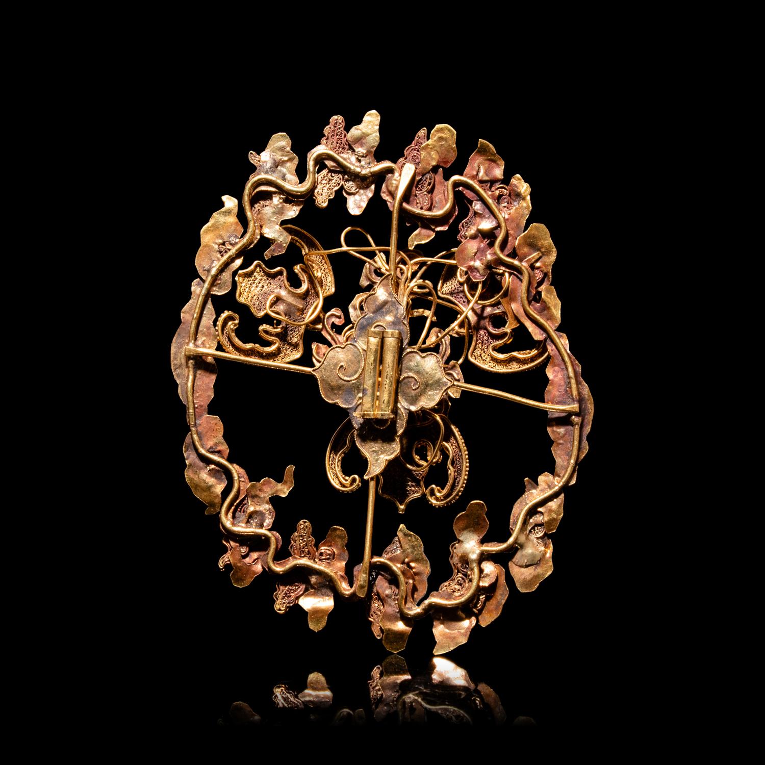A Chinese 'Bats and Clouds' Gold Filigree Hairnet Ornament, Dianshi, Qing Dynasty 清 金累絲流雲百蝠花鈿