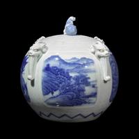 A Japanese Hirado Blue and White Porcelain Globular Jar and Cover, Meiji Period 日本明治時代 平戶燒青花山水圖蓋罐