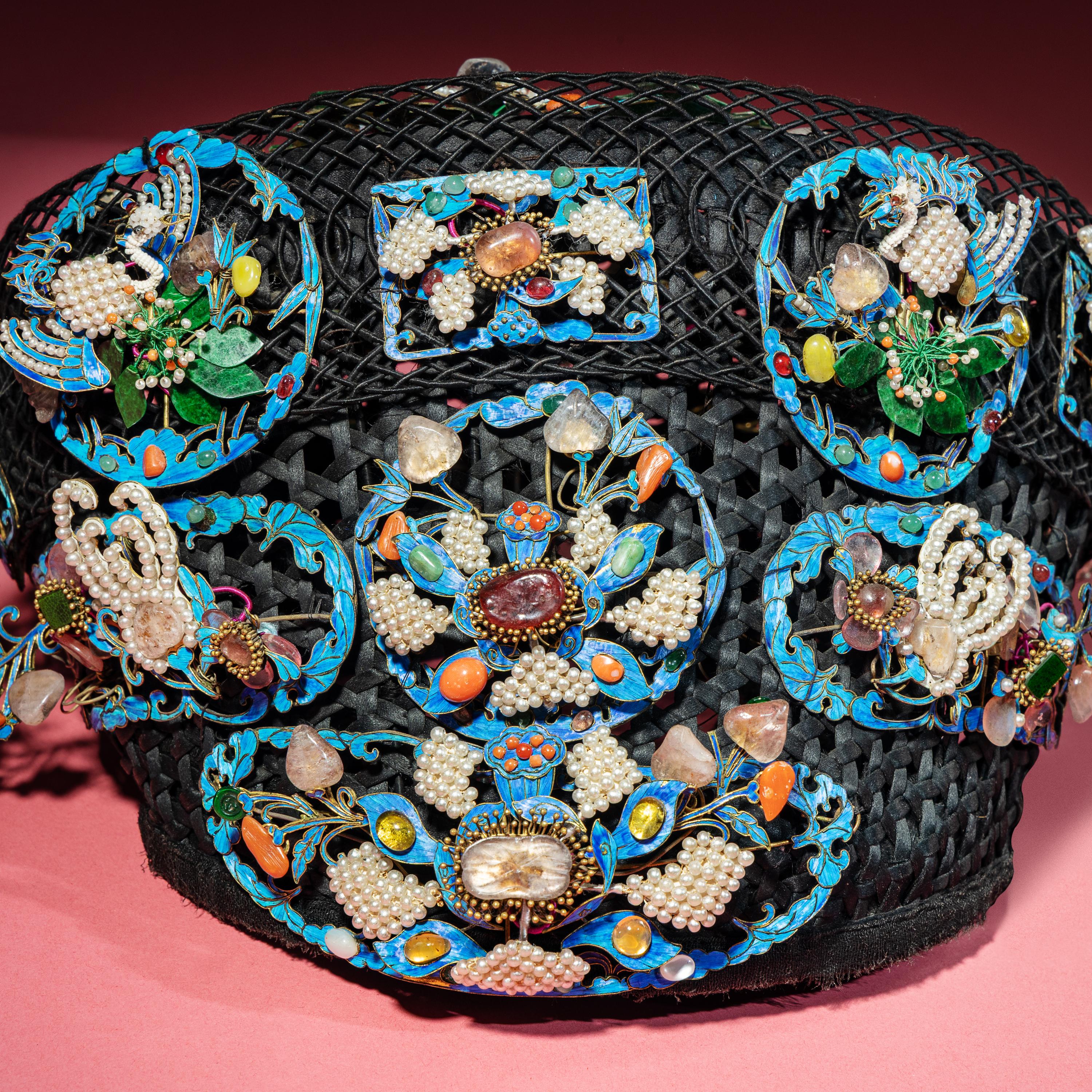 A Chinese Pearl, Jadeite, and Hardstone Ornamented Court Headdress, Dianzi, with Headband, Box, and Four Hairpins, 19th Century 清晚期 珠翠鈿子及遮眉勒一套