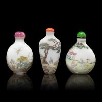 Twenty-One Chinese Snuff Bottles, 19th-Early 20th Century — 晚清-民國 各式鼻烟壺一組二十一只