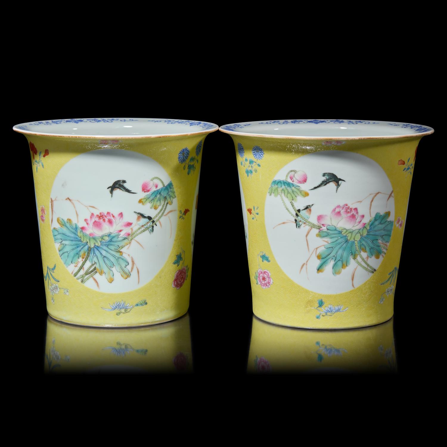 A Pair of Chinese Sgraffito Yellow Ground Famille Rose Porcelain Planters, 20th Century 近代 軋道黃地粉彩花鳥圖花盆一對