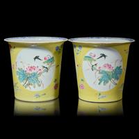A Pair of Chinese Sgraffito Yellow Ground Famille Rose Porcelain Planters, 20th Century 近代 軋道黃地粉彩花鳥圖花盆一對