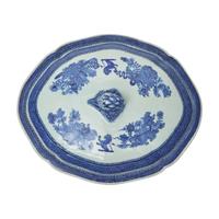 A Chinese Export Porcelain Fitzhugh Covered Vegetable Dish