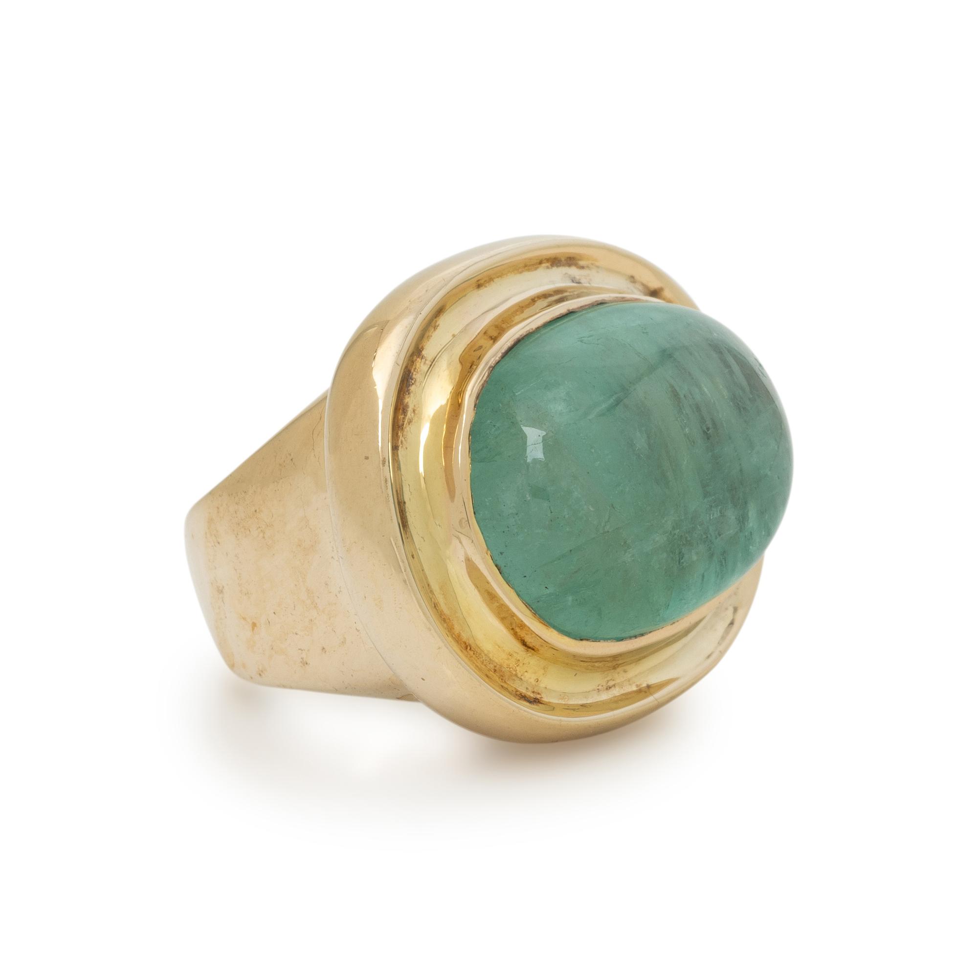 EMERALD AND YELLOW GOLD RING