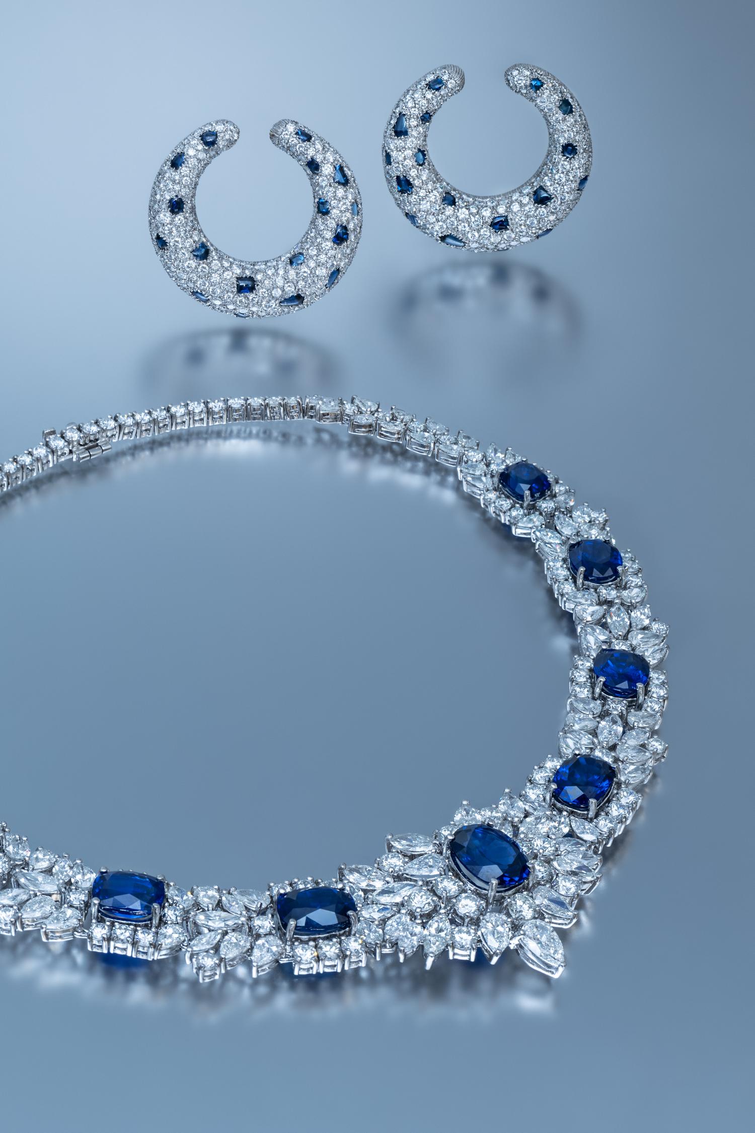 CARTIER, DIAMOND AND SAPPHIRE 'PANTHÈRE' HOOP EARRINGS