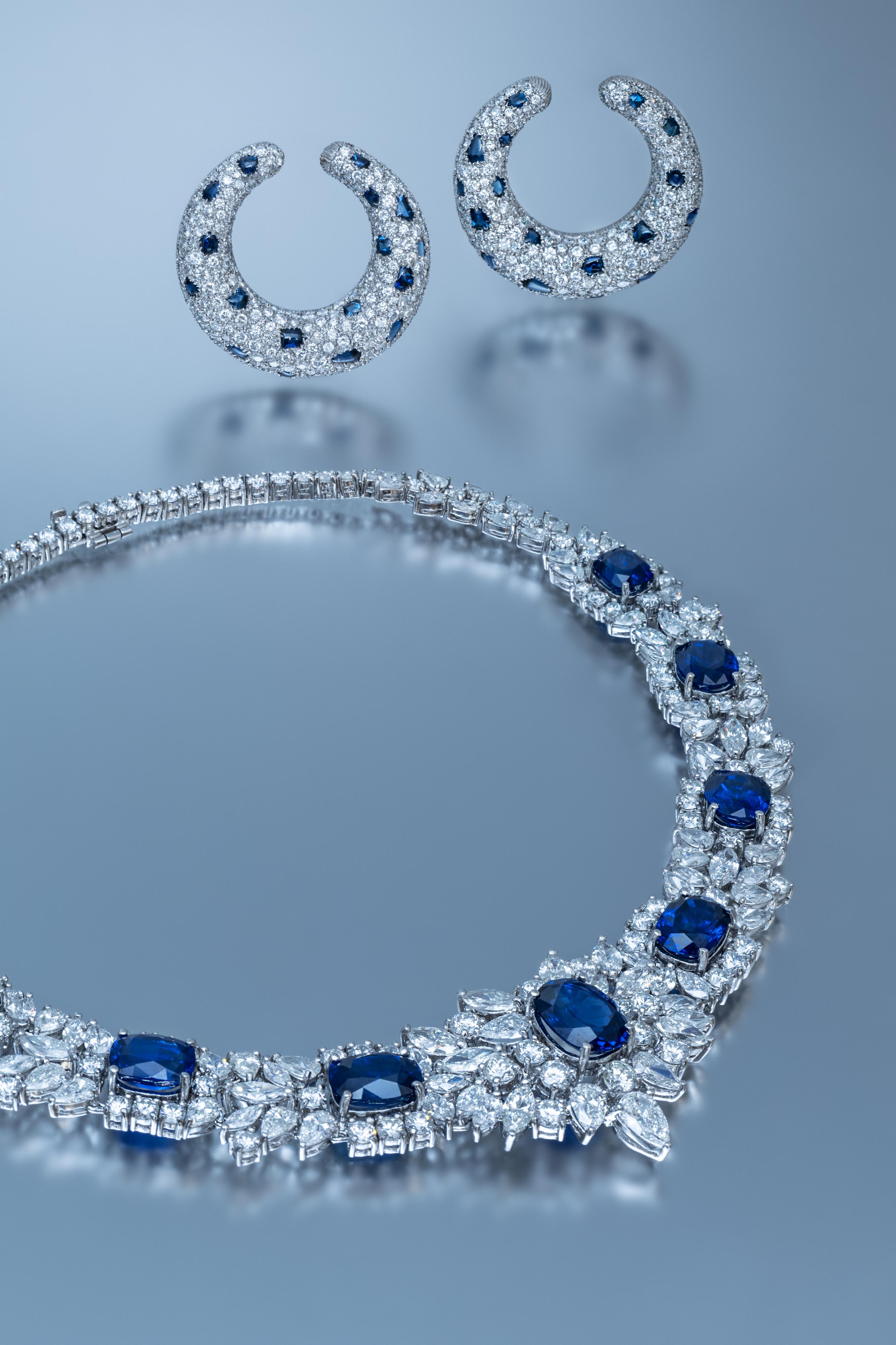 CARTIER, DIAMOND AND SAPPHIRE 'PANTHÈRE' HOOP EARRINGS