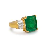 COLOMBIAN EMERALD AND DIAMOND RING