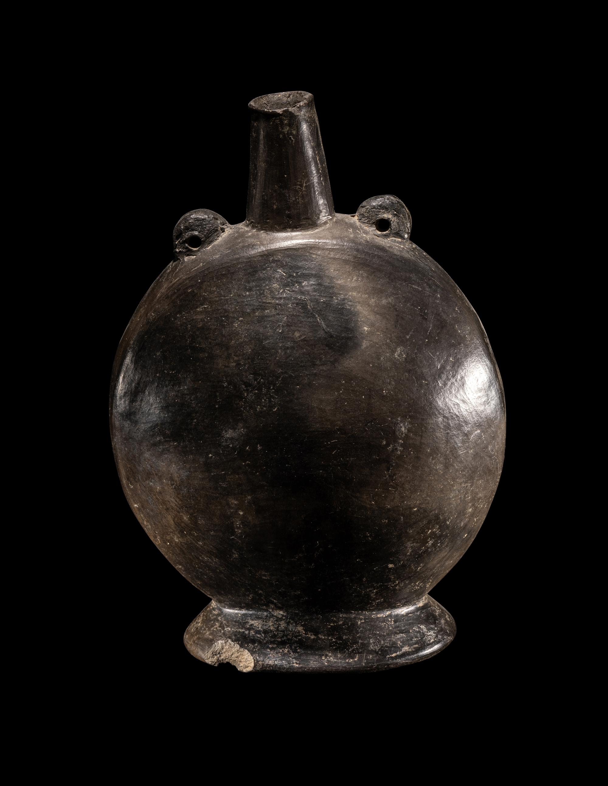 A Chimu Blackware Canteen