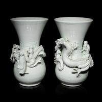A Pair of Japanese Hirado Molded White Glazed Porcelain Vases, Meiji Period 明治時期 日本鍋島燒白釉龍紋瓶一對