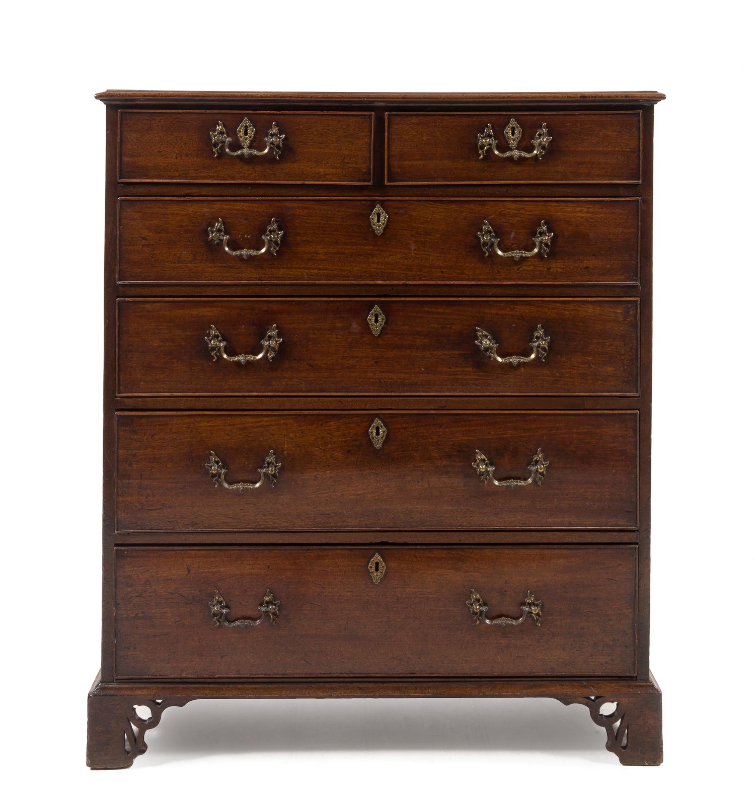 A Chippendale Style Mahogany Chest of Drawers Height 45 x width 37 3/4 x depth 20 inches. — GLOUCESTER, CIRCA 1765