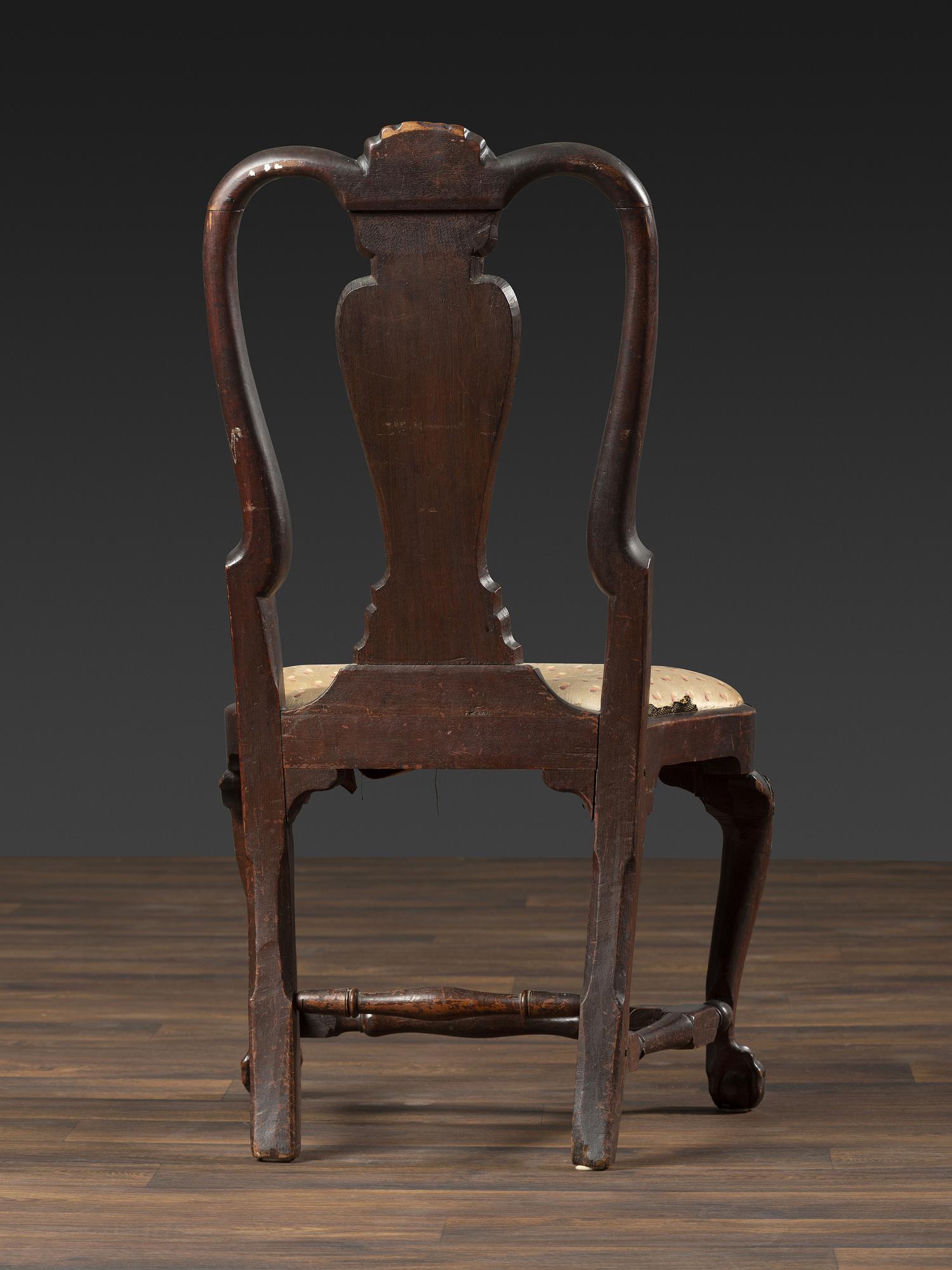 A Fine Queen Anne Shell-Carved Walnut Stretcher-Base Claw-and-Ball Foot Compass-Seat Side Chair