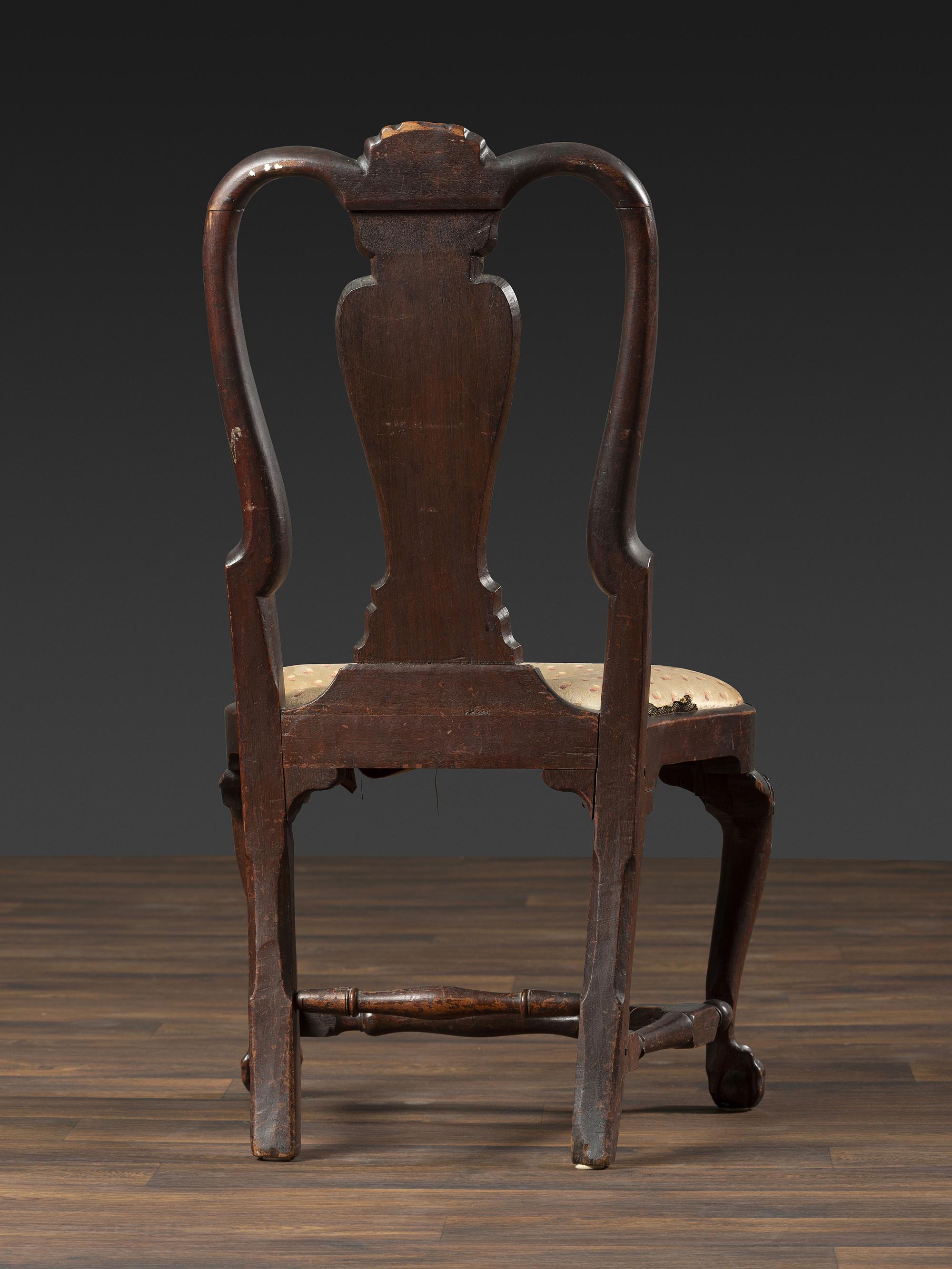 A Fine Queen Anne Shell-Carved Walnut Stretcher-Base Claw-and-Ball Foot Compass-Seat Side Chair