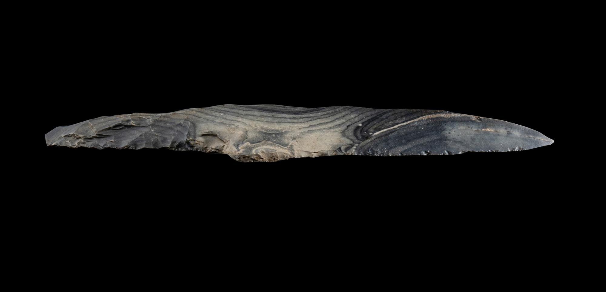 A Neolithic Flint Trifacial Dagger