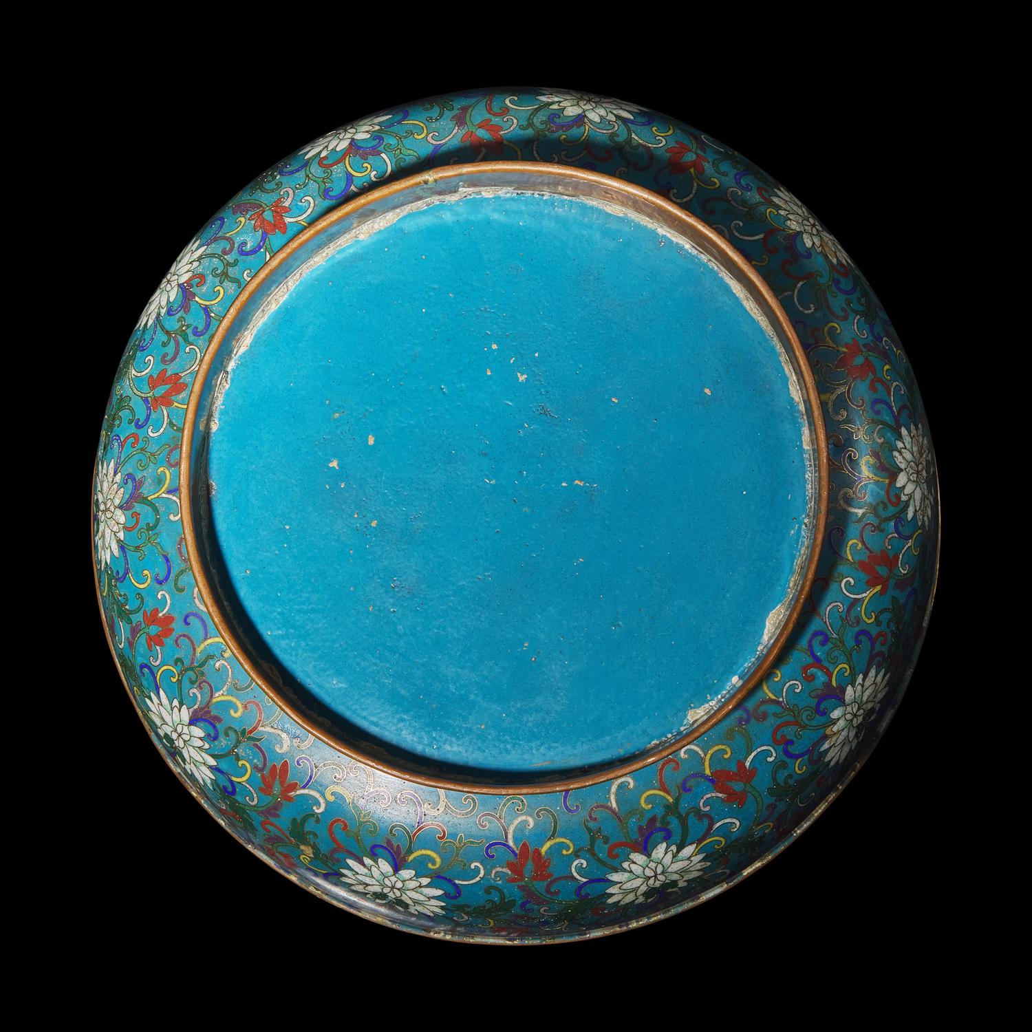 A Large Chinese Cloisonné Wedding Box, Late Qing to Early Republic Period — 晚清民國 掐絲琺琅捧盒