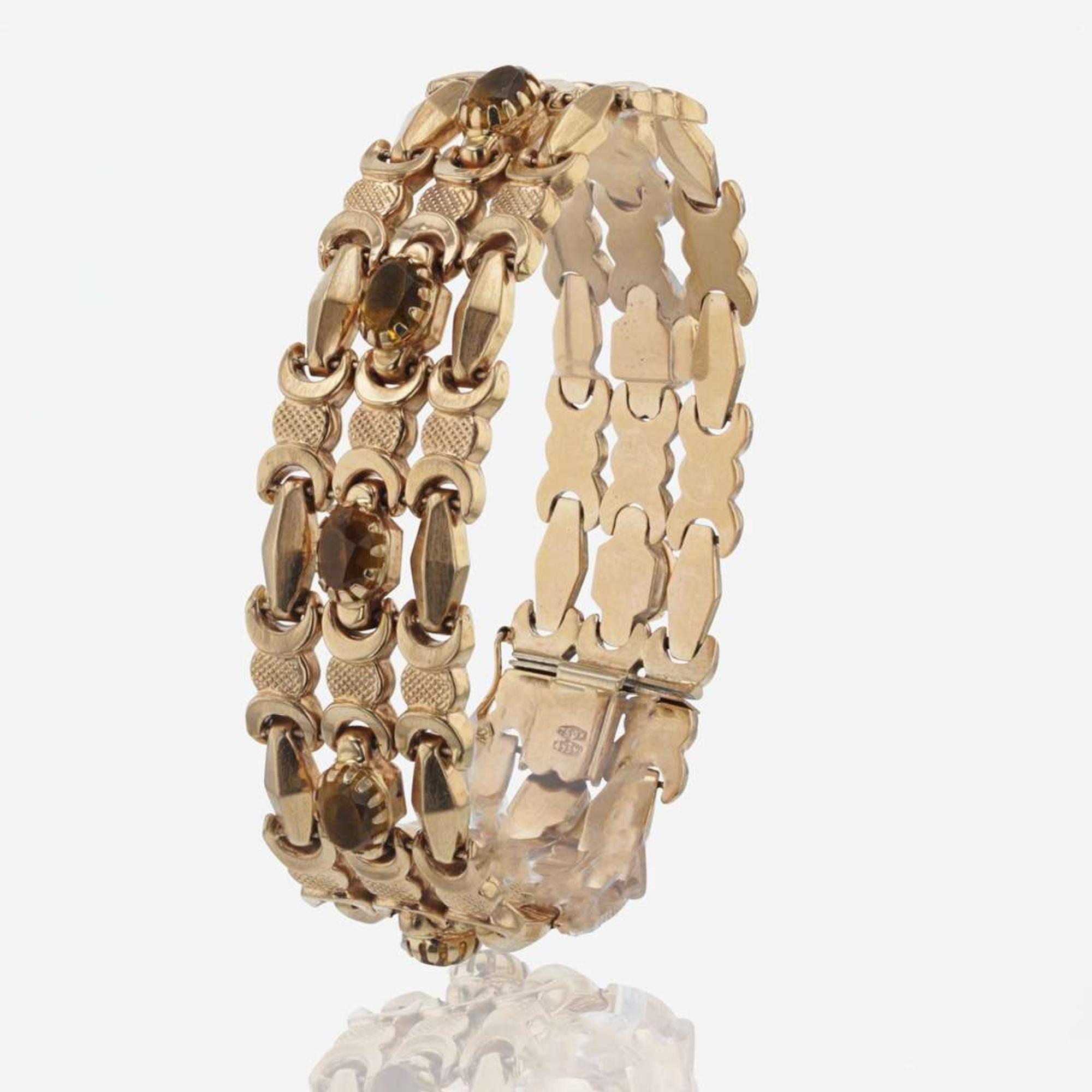 An 18K Yellow Gold and Glass Bracelet