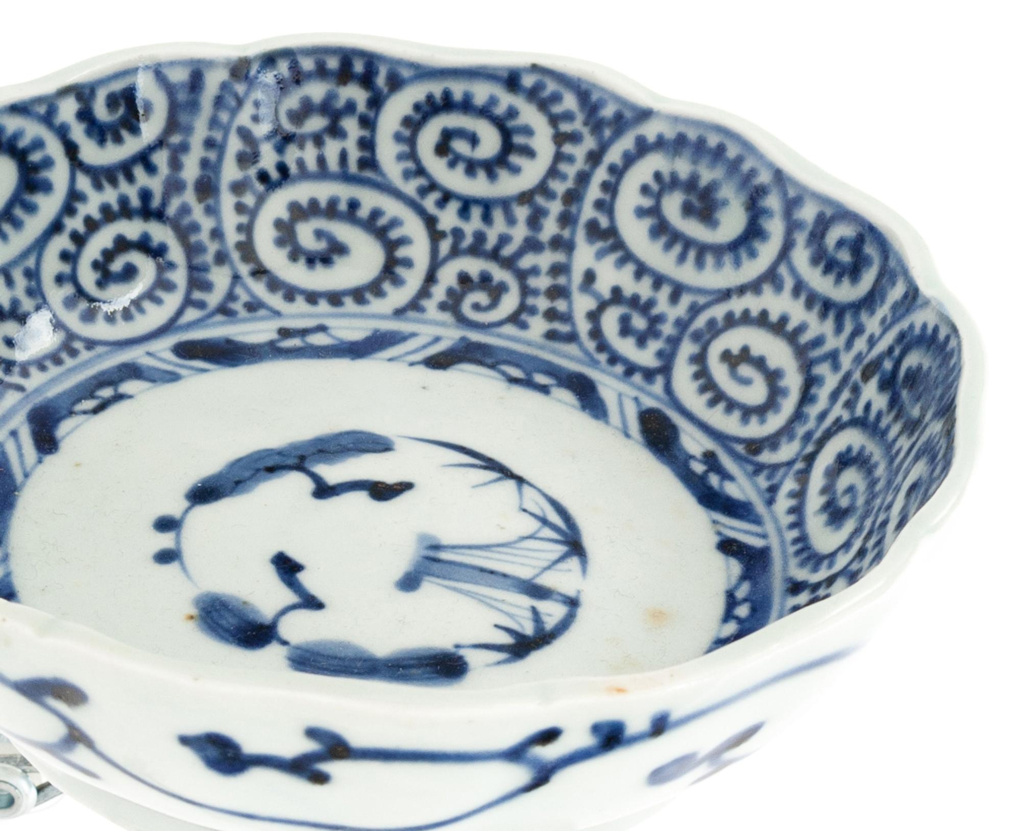 A Chinese Export Blue and White Porcelain Plate