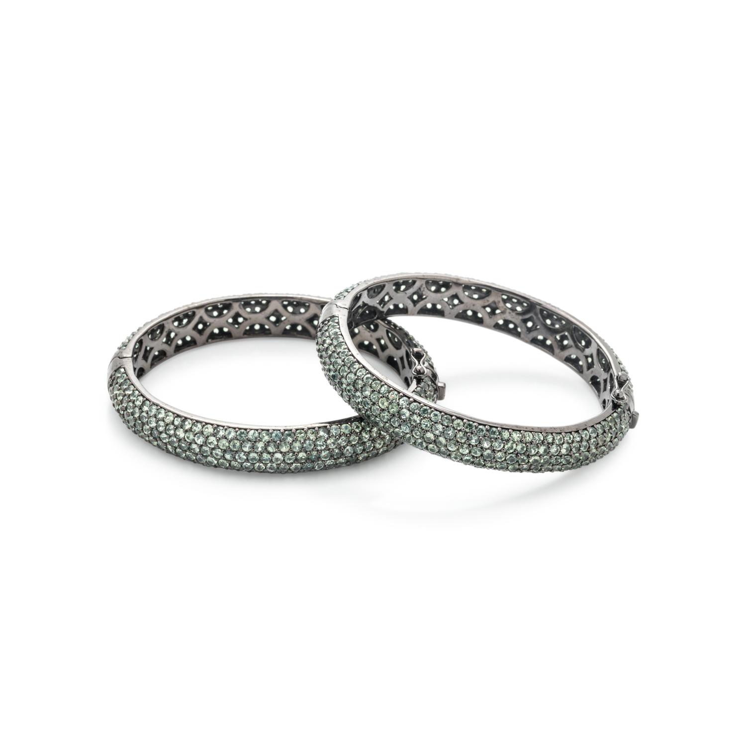 PAIR OF GREEN GEMSTONE BANGLE BRACELETS