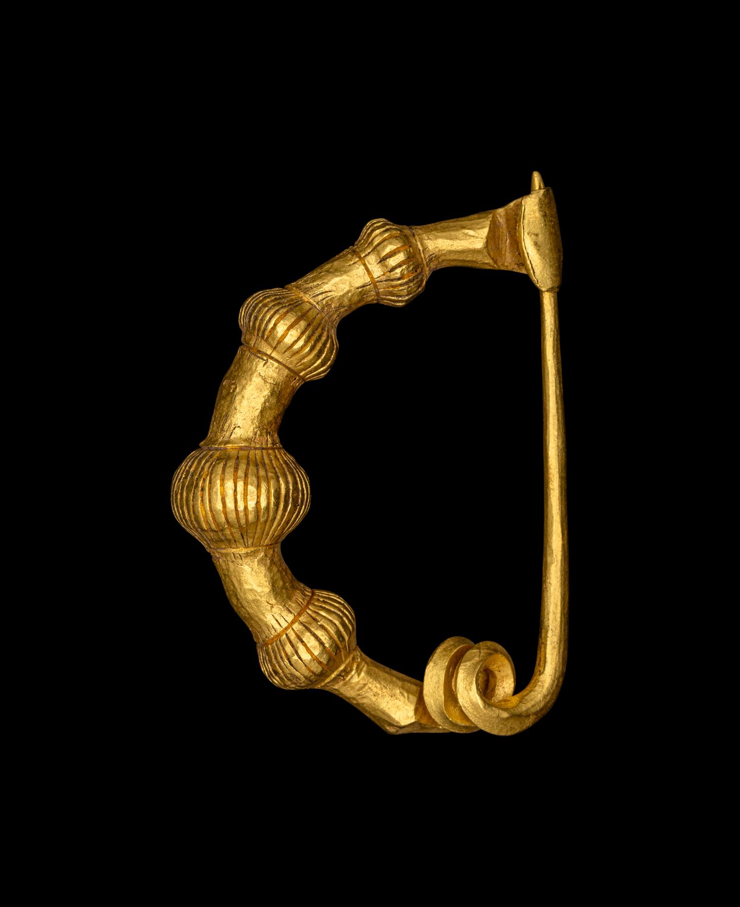 A Thracian Gold Fibula