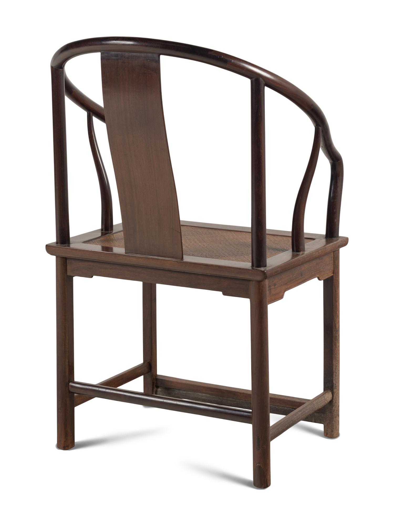 A Chinese Hardwood Continuous Horseshoe-Back Armchair, Quanyi, 20th Century 二十世紀 硬木圈椅