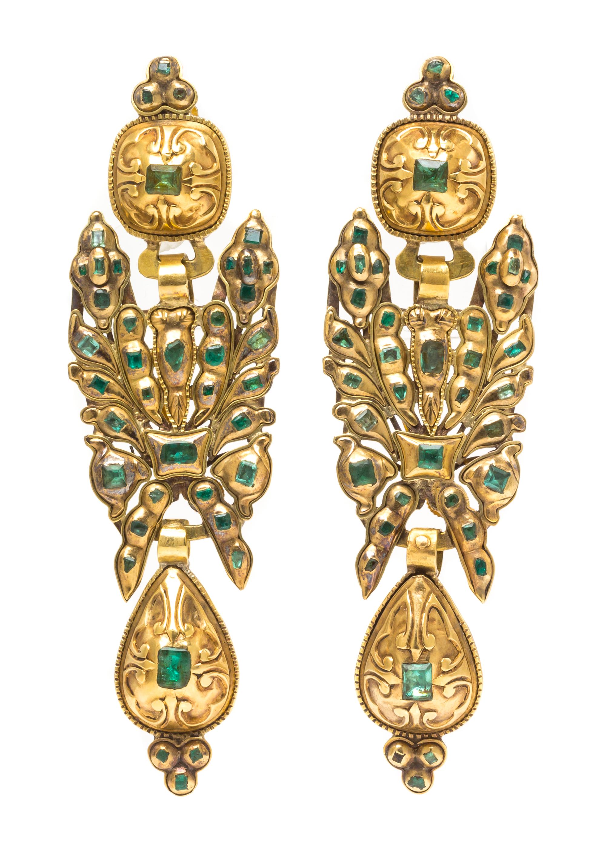 A Pair of Georgian Yellow Gold and Emerald Convertible Pendoloque Drop Earrings, Spain/Portugal, 27.00 dwts.