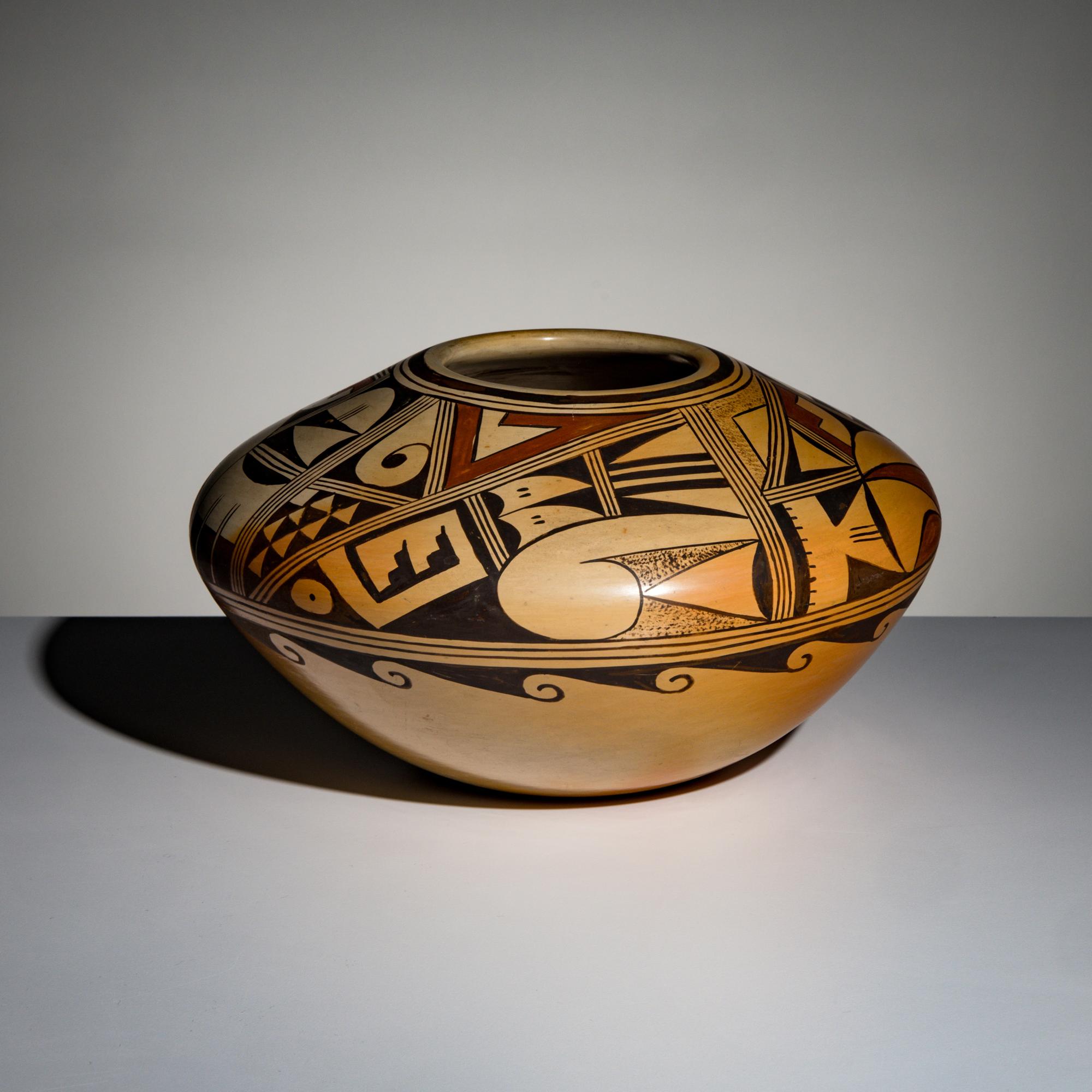 Verna Nahee (Hopi-Tewa, b. 1940) — Award Winning Pottery Jar