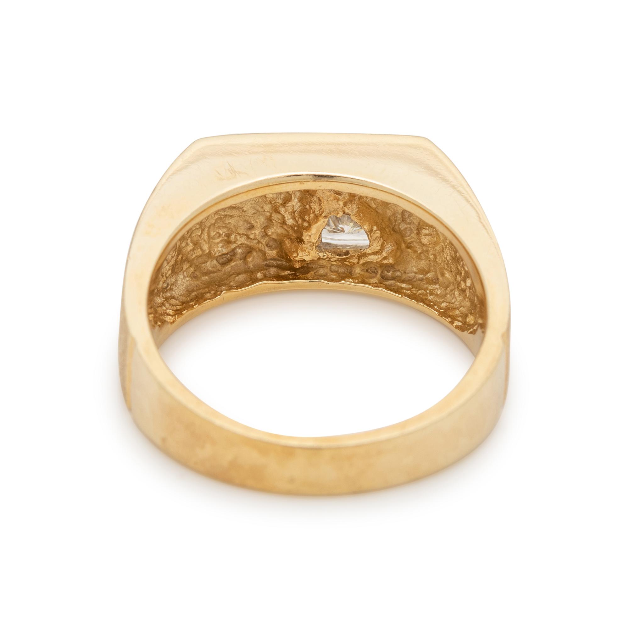 YELLOW GOLD AND DIAMOND RING