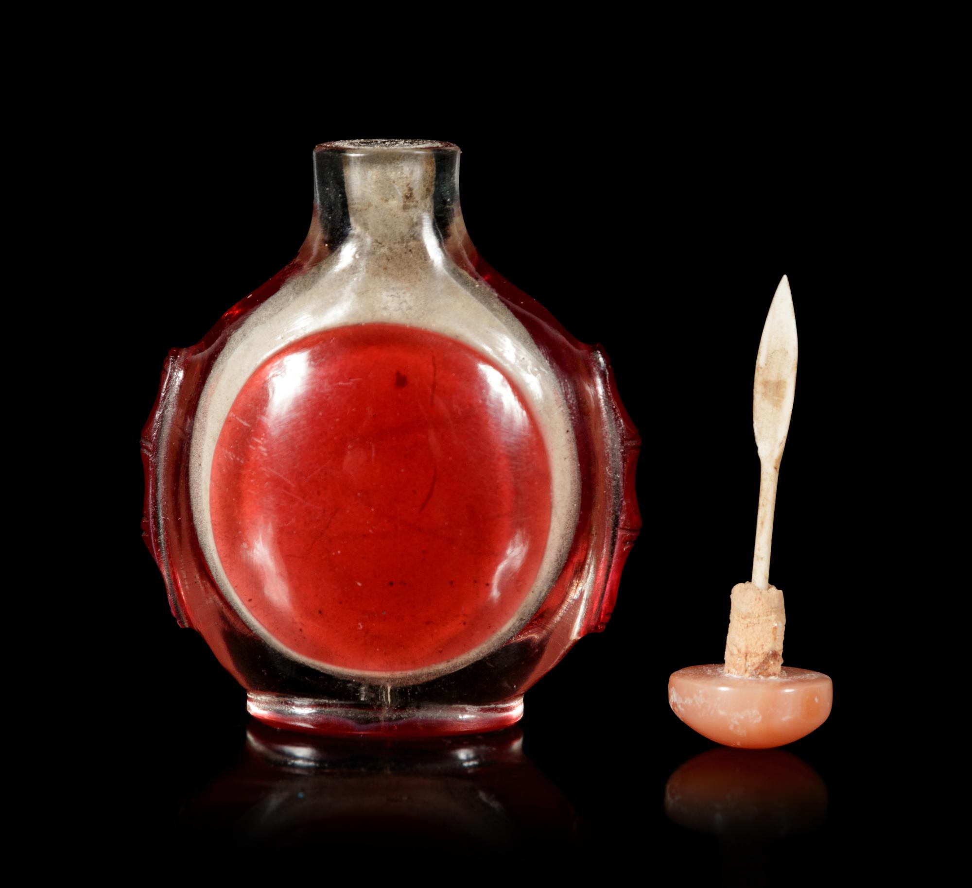 A Chinese Red Overlay Clear Glass Snuff Bottle