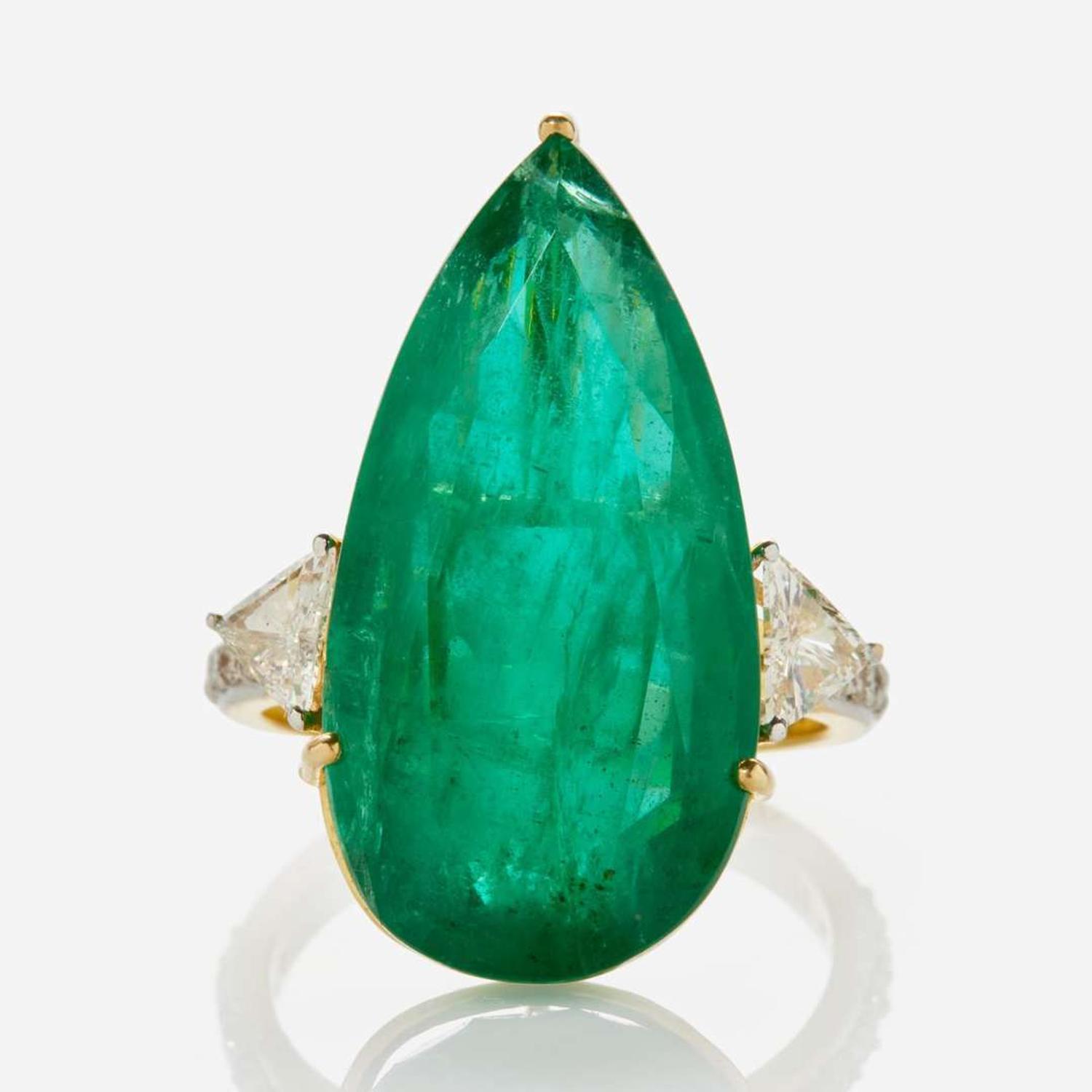An 18K Yellow Gold, Emerald, and Diamond Ring