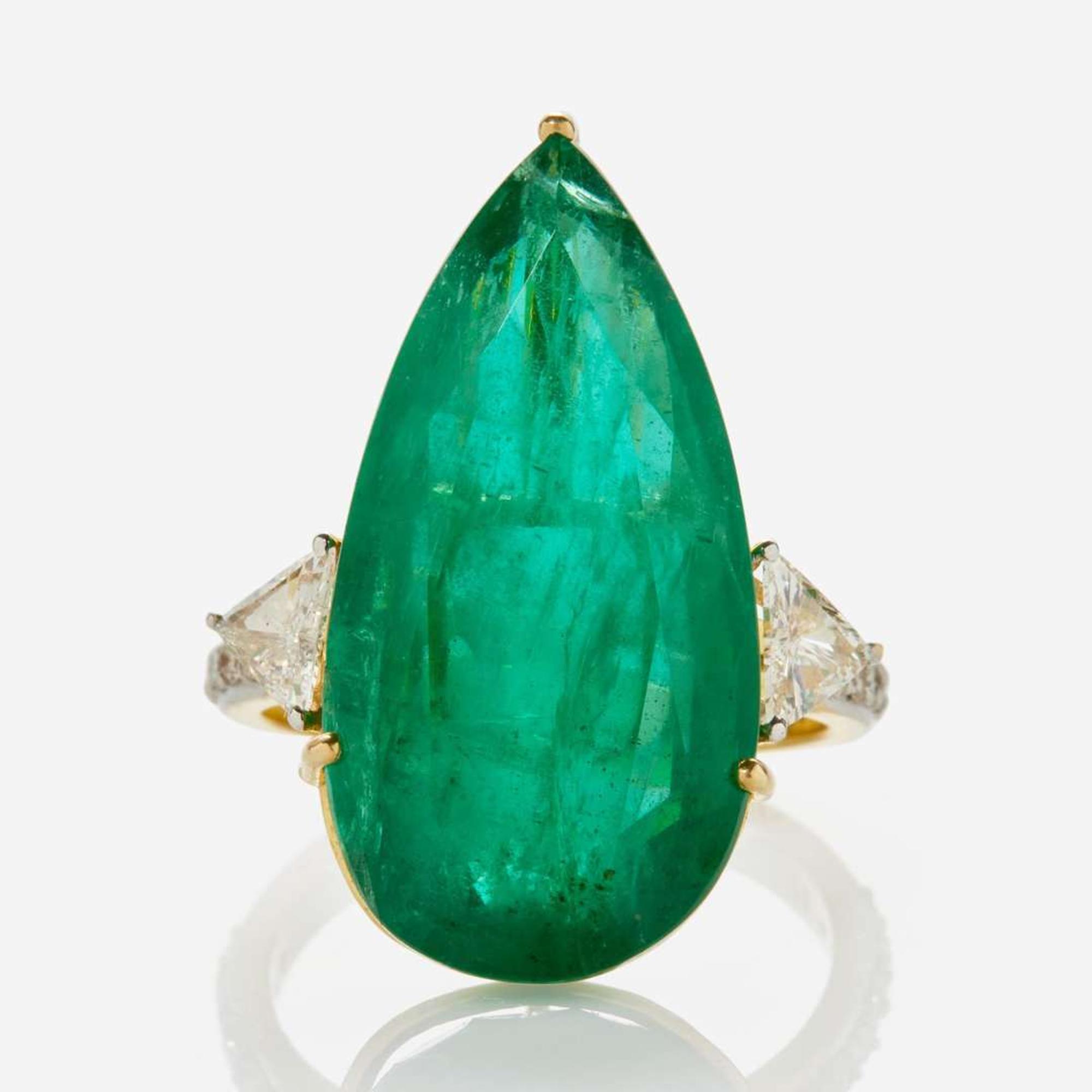 An 18K Yellow Gold, Emerald, and Diamond Ring